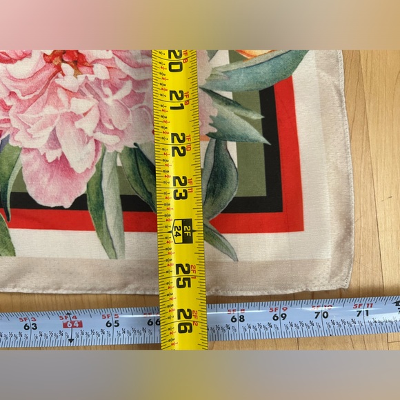 🌸🪷GIANI BERNINI Signature Tropical Hibiscus Floral Print Scarf—Est. 25.5”x 71” - Picture 12 of 16